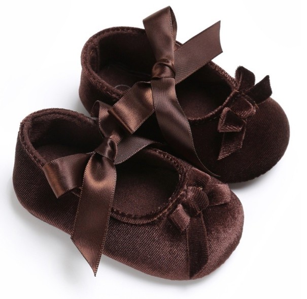 Papuci de lenjerie pentru fete cu o panglică maro inchis 12-18 luni