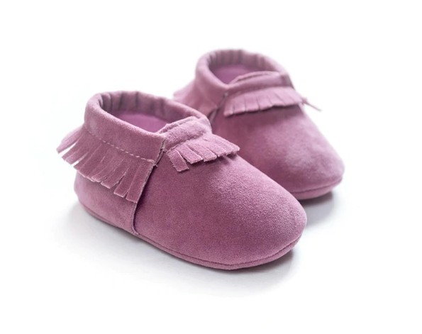 Papuci pentru bebeluși cu franjuri violet deschis 0-6 luni