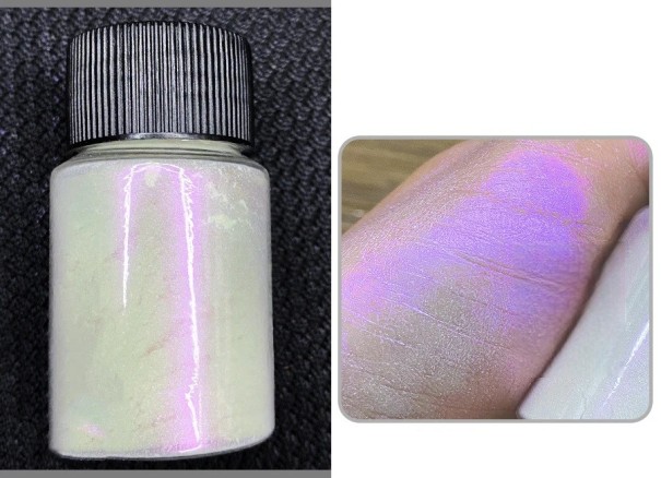 Parelmoer poeder voor nagels voor een glanzend effect en creatieve manicure en nail art paars