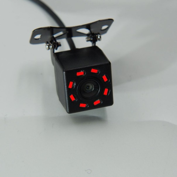 Parkovací širokoúhlá kamera 11