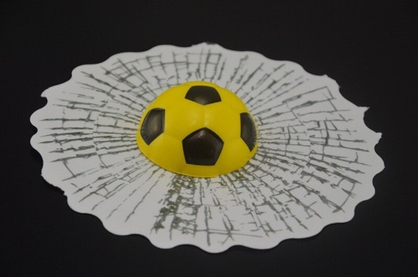 Pegatina divertida para coche con una pelota 6