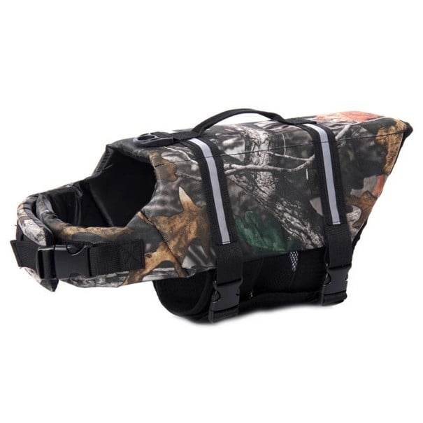 Pelastusliivi pienimmille koirille vetokahvalla Tumma kuoren ja oksien painatus Selän pituus 15 cm Rinnan ympärysmitta 28–37 cm Koirille 0,6–1,5 kg 1