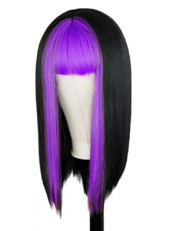 Peluca con flequillo de color morado