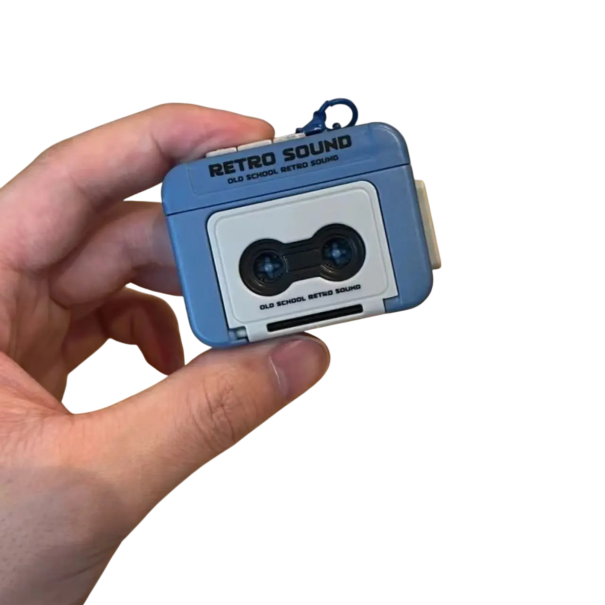 Pendente retro em forma de cassete com caixa de música Chaveiro de plástico com música Decoração vintage para mochila azul