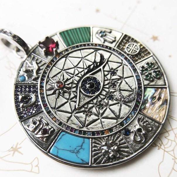 Pendentif amulette 1