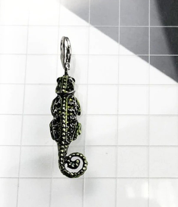 Pendentif caméléon 1