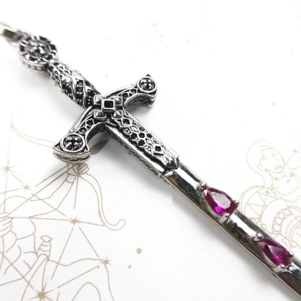 Pendentif épée 1