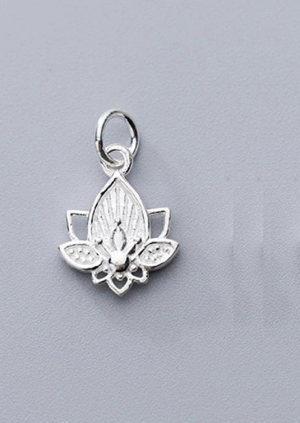 Pendentif féminin avec fleur 1