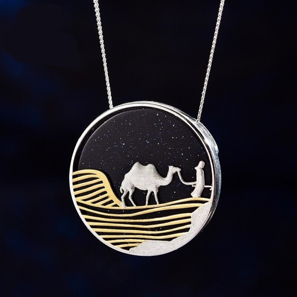 Pendentif femme désert 1