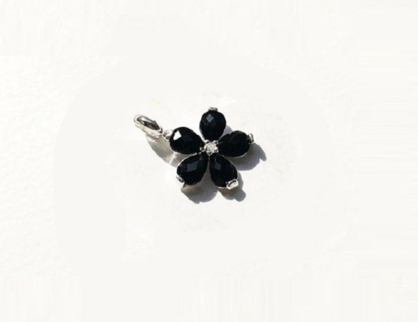 Pendentif Femme Fleur D772 1