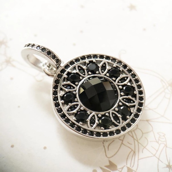Pendentif rond 1
