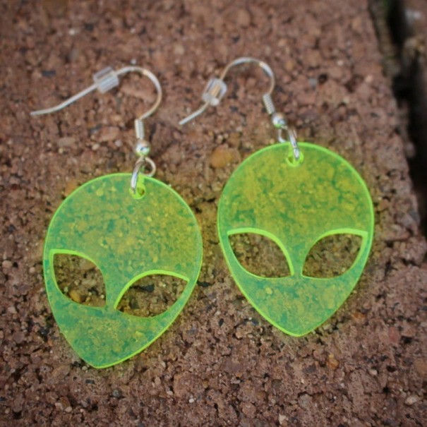 Pendientes colgantes de extraterrestre para mujer 1