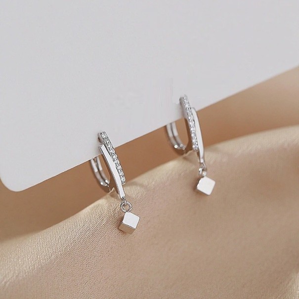 Pendientes colgantes de mujer con cubos plateado