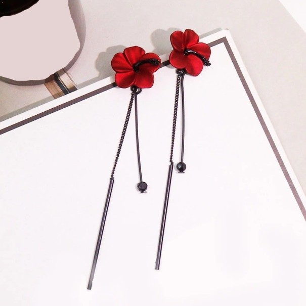 Pendientes colgantes de mujer con flor. rojo