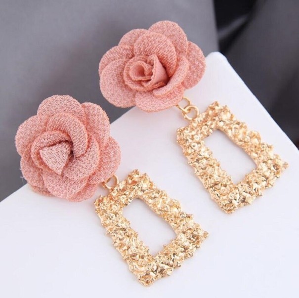 Pendientes colgantes de mujer con flores rosa