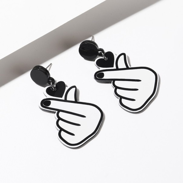Pendientes colgantes en blanco y negro para mujer 1