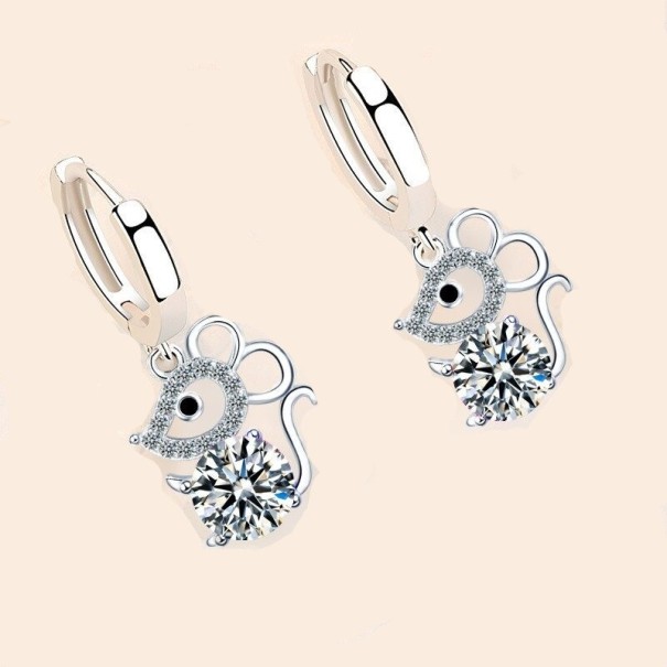Pendientes de aro para mujer con un ratón blanco