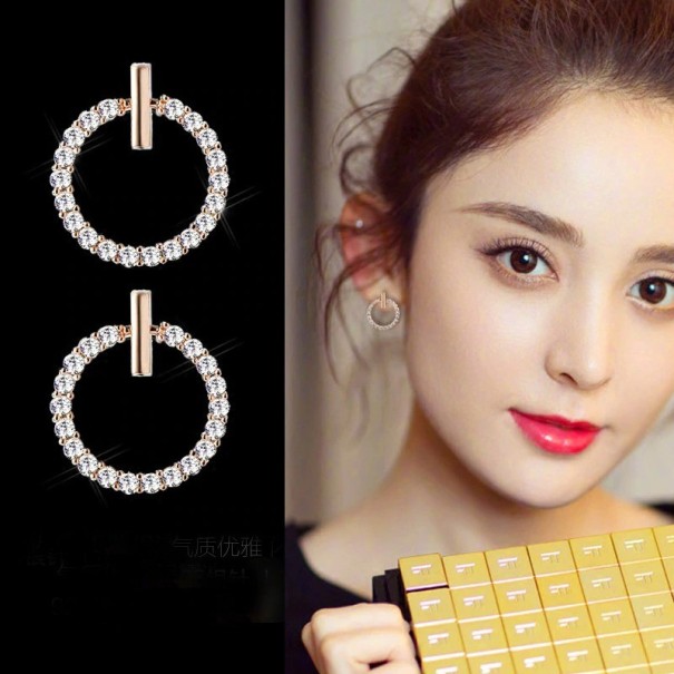 Pendientes de mujer con forma de anillo y piedras dorado