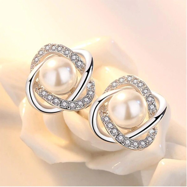 Pendientes de mujer con perlas y piedras 1