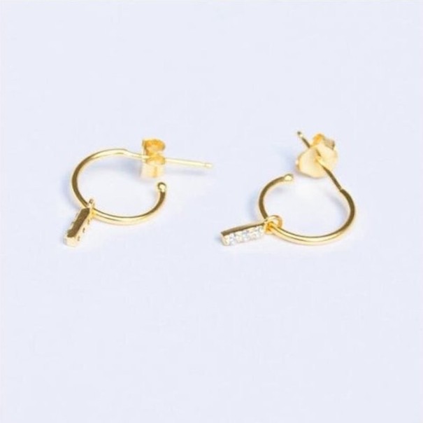 Pendientes de mujer semicirculares con piedras dorado