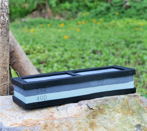 Pierre à aiguiser combinée 1