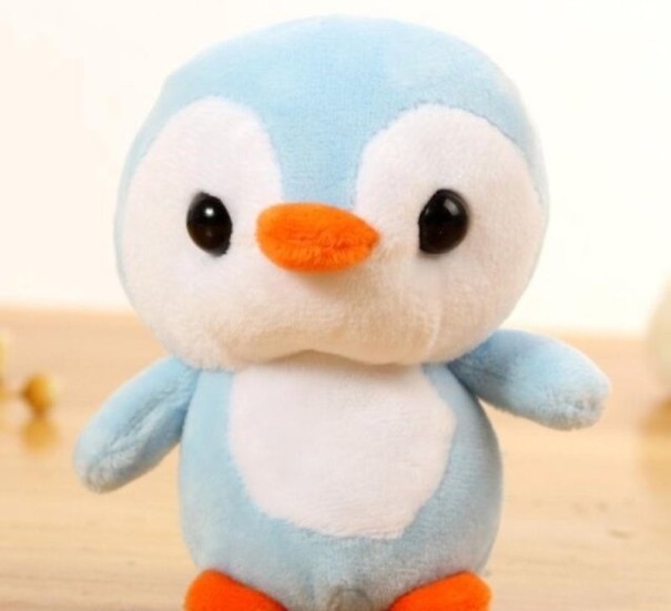 Pingüino de peluche azul claro