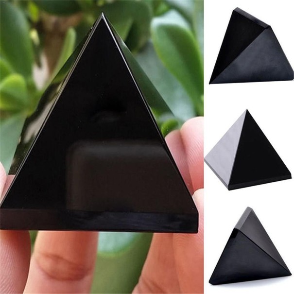 Pirámide decorativa de obsidiana 1