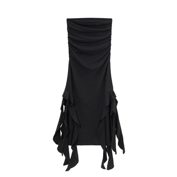 Pitkä olkaimeton iltapuku, jossa on epäsymmetrinen röyhelöhelma ja korkeat halkiot. Elegantti istuva juhlamekko. musta L