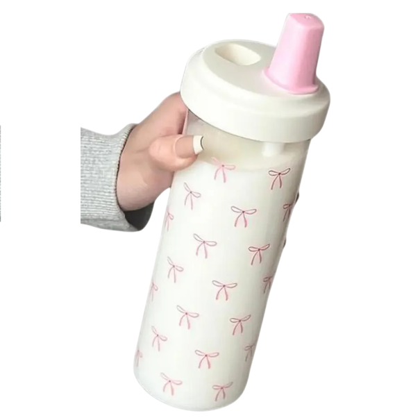 Plastmugg med sugrör och motiv av rosetter 700 ml Plastflaska i vitt för drycker med lock och sugrör för kalla drycker 1