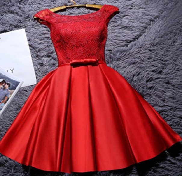 Plesové šaty krátké červená M