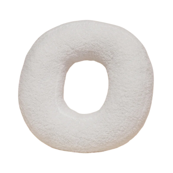 Plyšový polštář písmeno O 40 cm měkký plyš PP bavlna bílý dekorační polštář do interiéru na postel i gauč 1