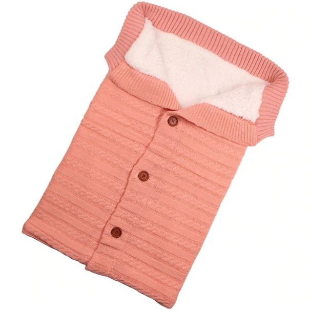 Pochette tricotée avec des boutons saumon