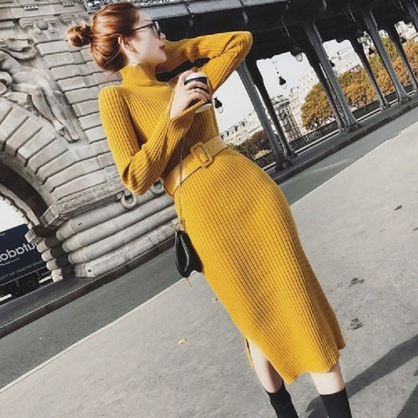 Podzimní úpletové šaty s rolákem žlutá