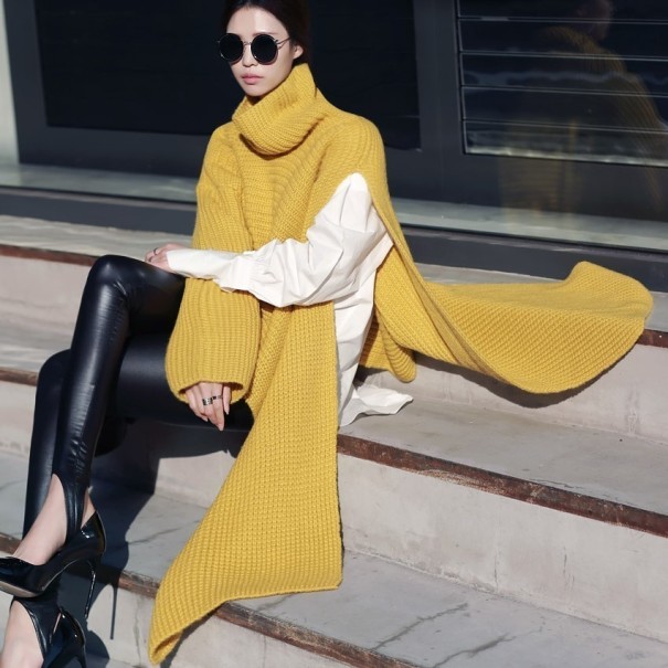 Poncho lavorato a maglia da donna giallo