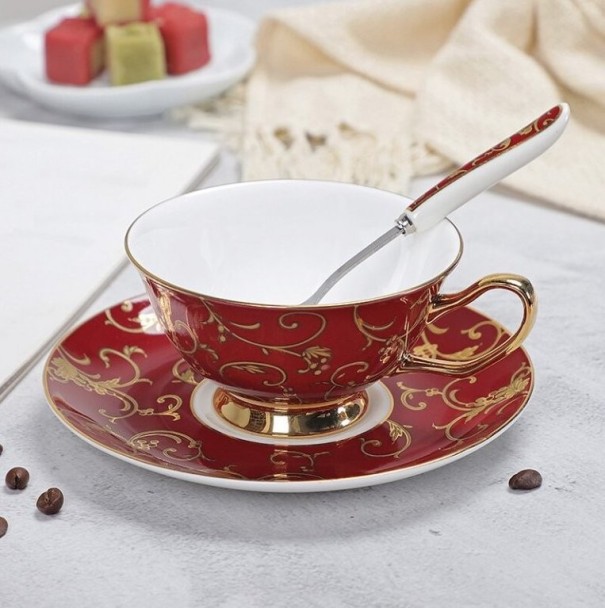 Porcelanowy zestaw do herbaty z motywem kwiatowym 3 szt 2