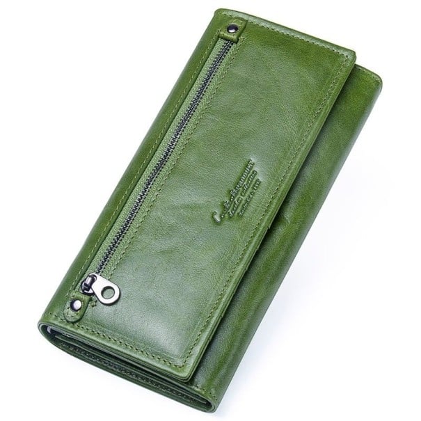 Portafoglio lungo da donna in vera pelle con pattina e tasca con zip per monete sulla parte anteriore Superficie lucida con bordi cuciti verde oliva