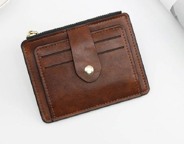 Portfel podróżny na karty płatnicze z kieszenią na zamek Cienkie etui ze skóry PU z przegrodami i paskiem na zatrzask 12 x 9,5 x 1 cm brązowy