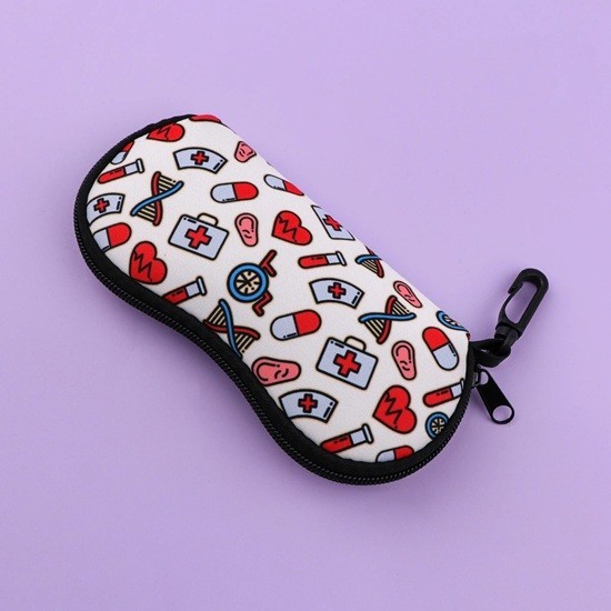 Pouzdro na brýle 17,9 x 8,5 cm s lékařským vzorem Zip a karabina Ochranné pouzdro na brýle s potiskem pro zdravotnický obor červená