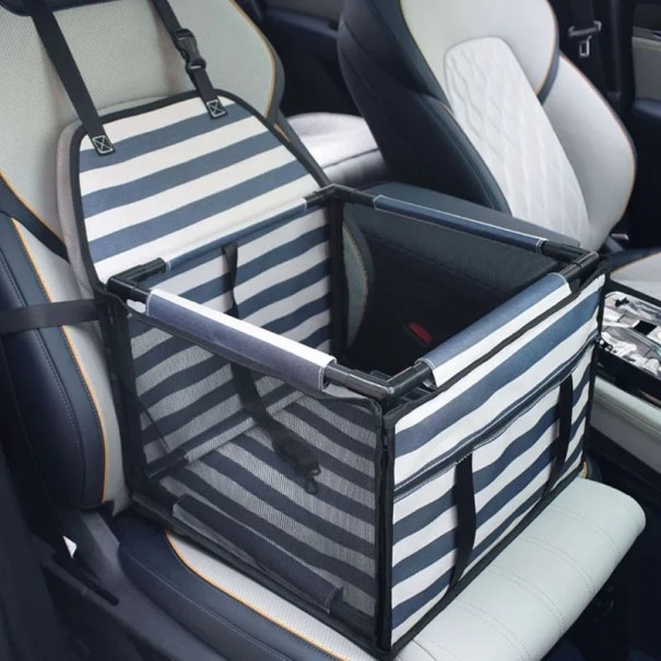 Přepravní box pro psy a kočky do auta 39 x 39 x 28 cm Bezpečnostní sedačka s popruhy Pevná konstrukce Síťované stěny bílá