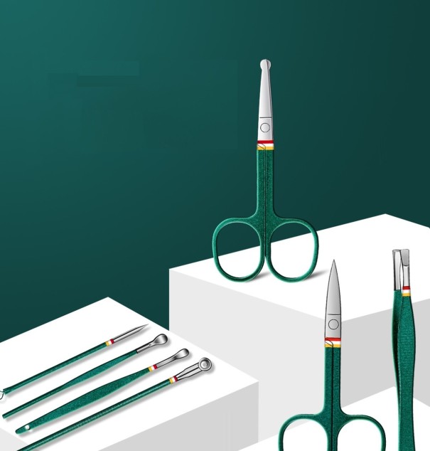 Professionele manicure- en pedicureset van roestvrij staal. Set met gereedschap voor de verzorging van gezicht, voeten, handen en teennagels in een leren etui. Tang, nagelvijl, oorlepel, schaar, pincet 13 stuks.