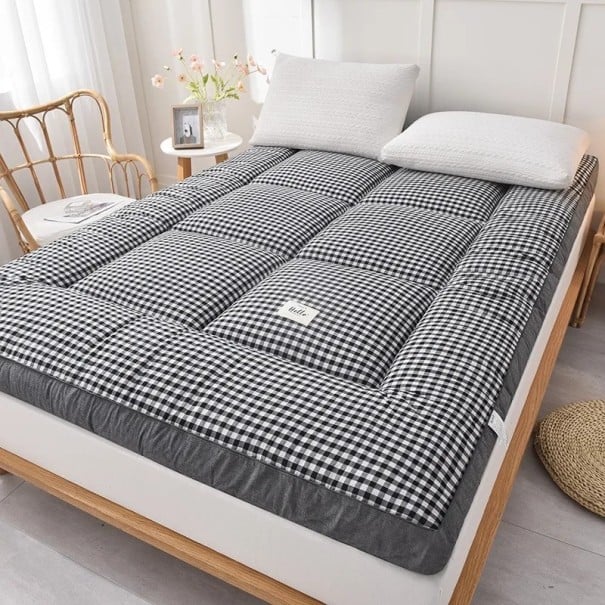Prošívaná skládací matrace s károvaným vzorem na manželské lůžko 180x200x10 cm pro spaní v hlavní ložnici, na chatě i při dovolené šedá