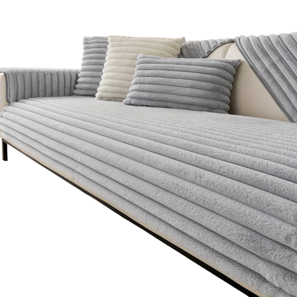 Protiskluzový potah na sedačku s plyšovými pruhy 90 x 210 cm z imitace králičí kožešiny pratelný v pračce na pohovku do obývacího pokoje šedá