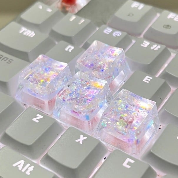 Průsvitné dekoratívne krytky kláves 4 ks křížová hřídel transparentné keycaps pre mechanickú klávesnicu s RGB efektom biela