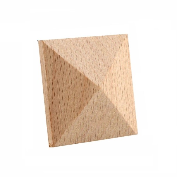 Puinen neliömäinen koriste-elementti pyramidimuotoisella reliefillä 5x5 cm massiivipuuta luonnollinen ruskea huonekaluille ja sisustukseen 1