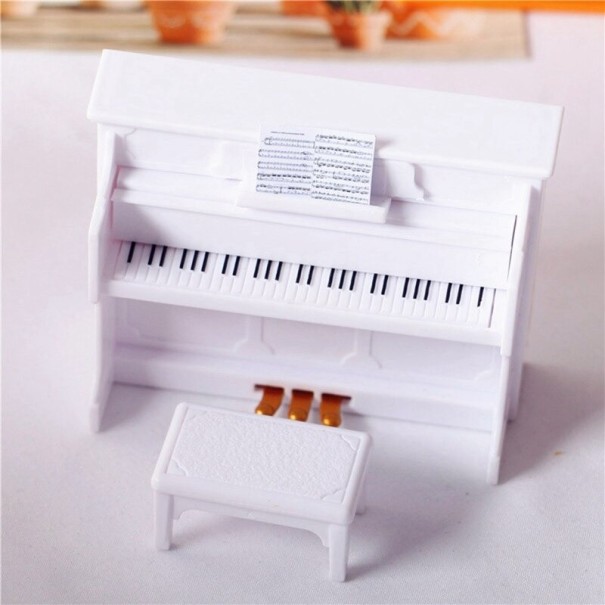 Puinen piano nukelle valkoinen