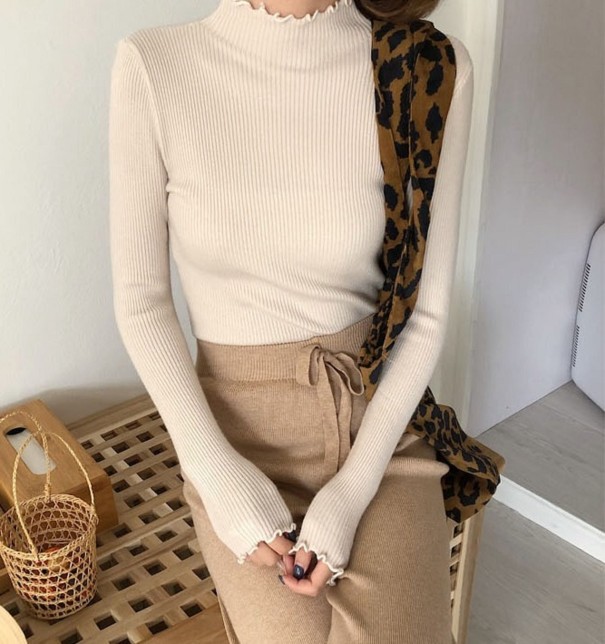 Pull à col roulé avec volants crème