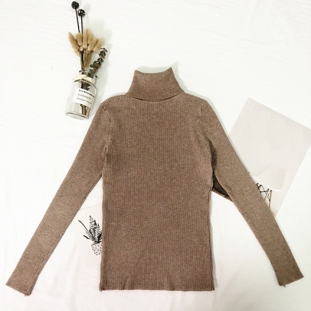 Pull col roulé pour femmes marron clair