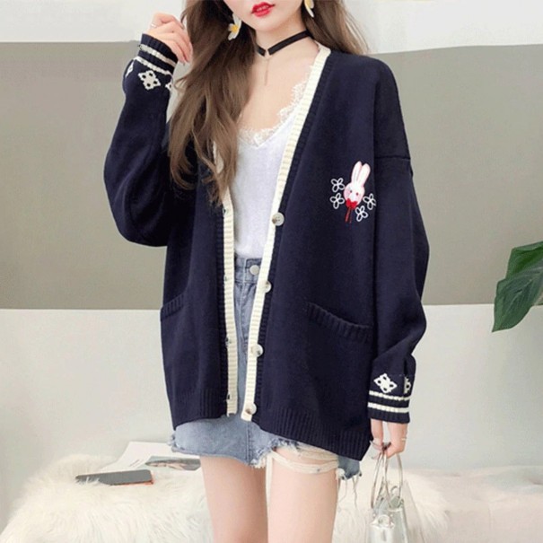 Pull pour femmes avec un lapin bleu foncé