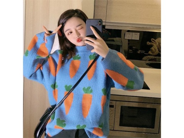 Pullover de malha para senhora com cenouras azul