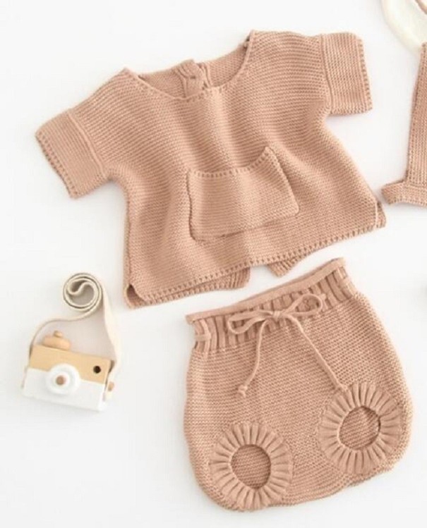 Pulover tricotat pentru fete și pantaloni scurți A2662 bej 0-3 luni